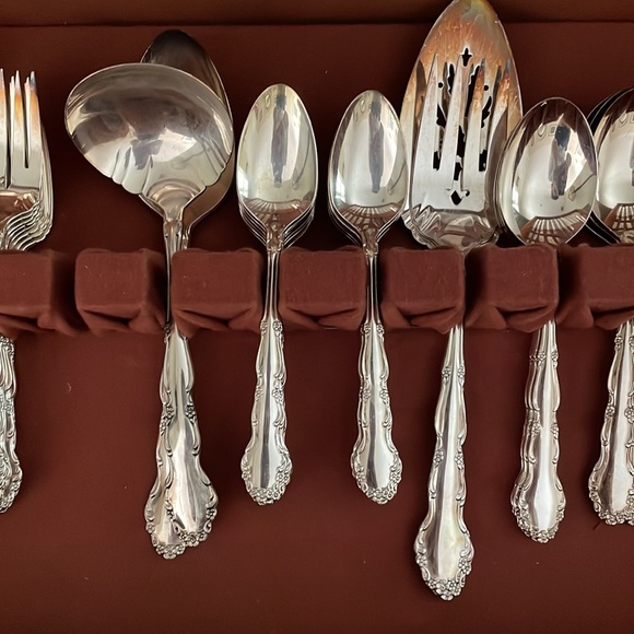 Holmes and Edwards inlaid silver plated flatware with wooden box - Picture 4 of 6